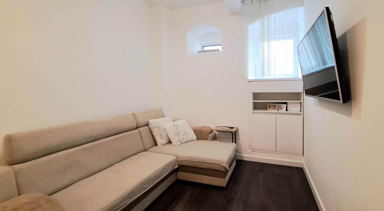 Center Apartment With Terrace And Free Parking Kaštela المظهر الخارجي الصورة