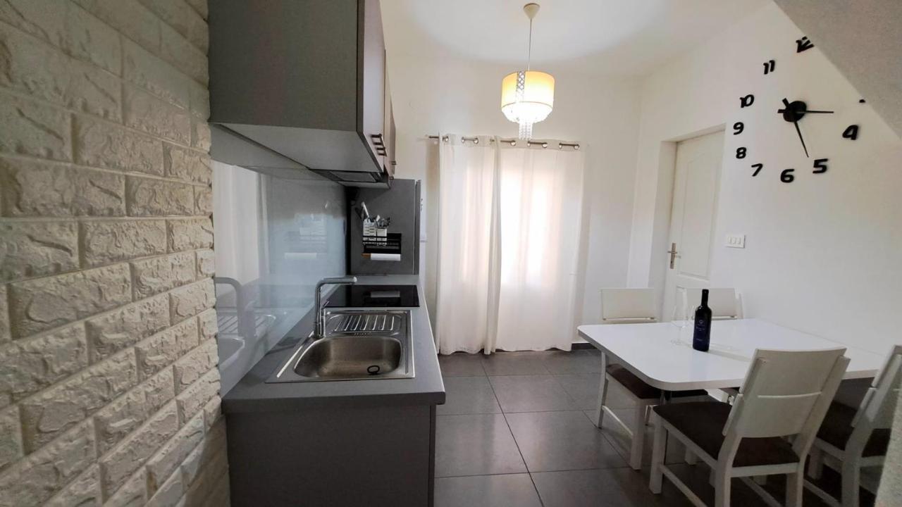 Center Apartment With Terrace And Free Parking Kaštela المظهر الخارجي الصورة